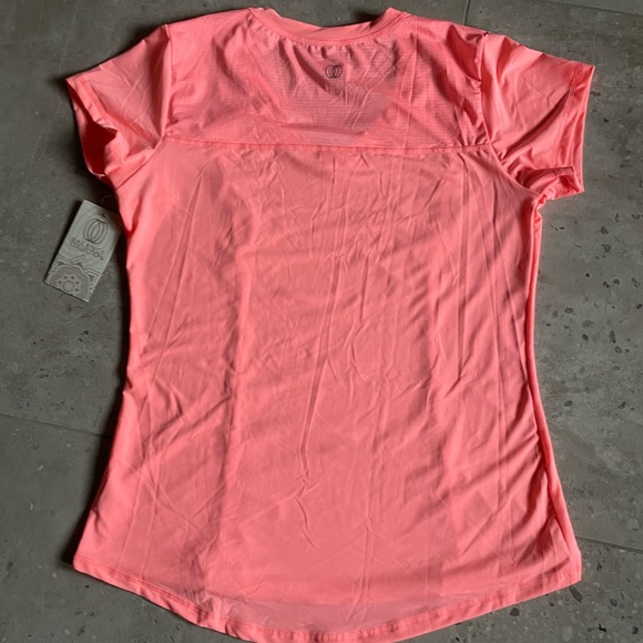 Ladies XL Balance collection tshirt - Picture 2 of 4